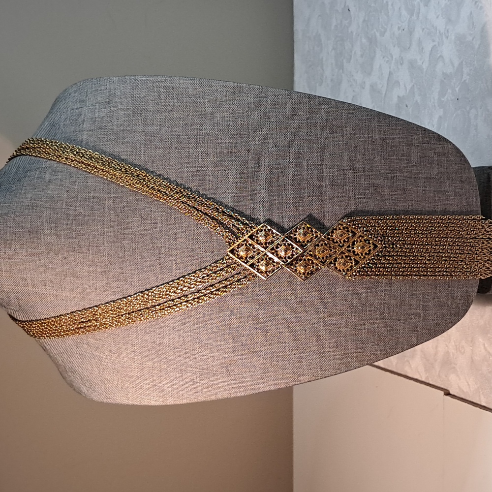 Goldette gold tone signed statement necklace